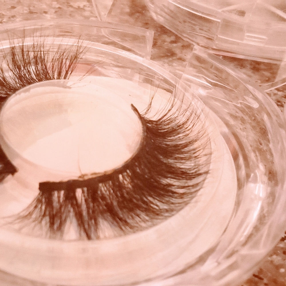 Full faux mink lashes.